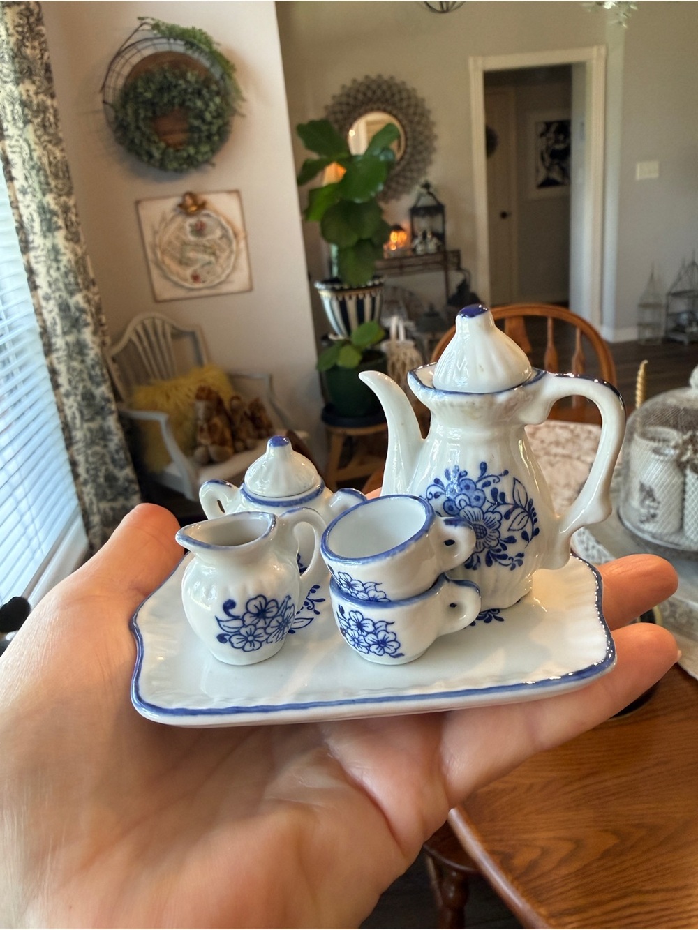 Vintage miniature White and Blue Porcelain Tea Set - Classic Floral Design - Picture 4 of 17